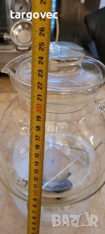 разкошен голям стъклен буркан