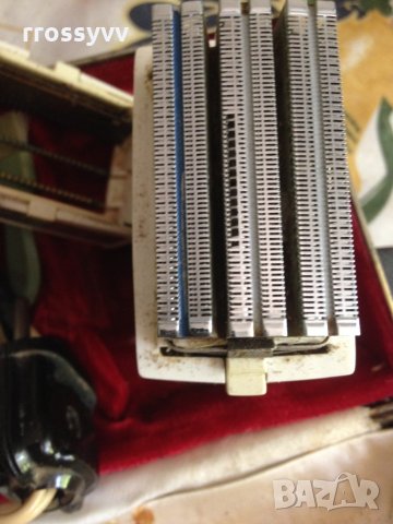 Стари самобръсначки remington-2бр, снимка 5 - Други ценни предмети - 29688364