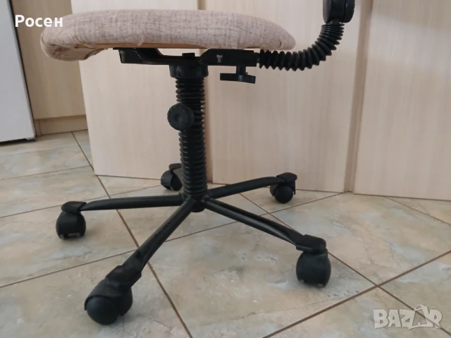 Продавам детски стол за бюро, снимка 3 - Мебели за детската стая - 50612445