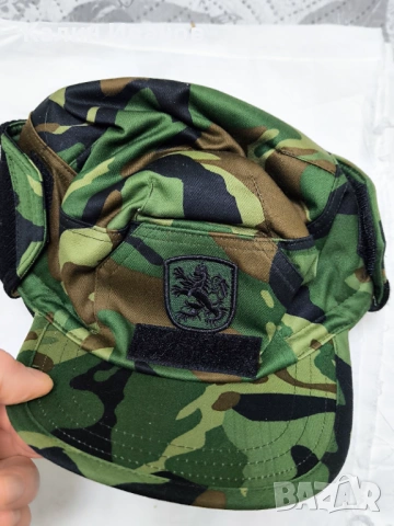 Зимна камуфлажна шапка
