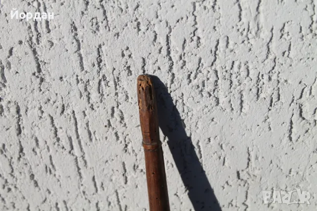 Стара хурка с примитивна резба, снимка 2 - Антикварни и старинни предмети - 49596249