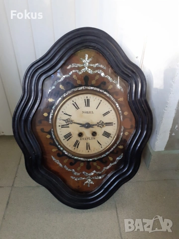 Прекрасен антикварен стенен часовник с интарзии от седеф