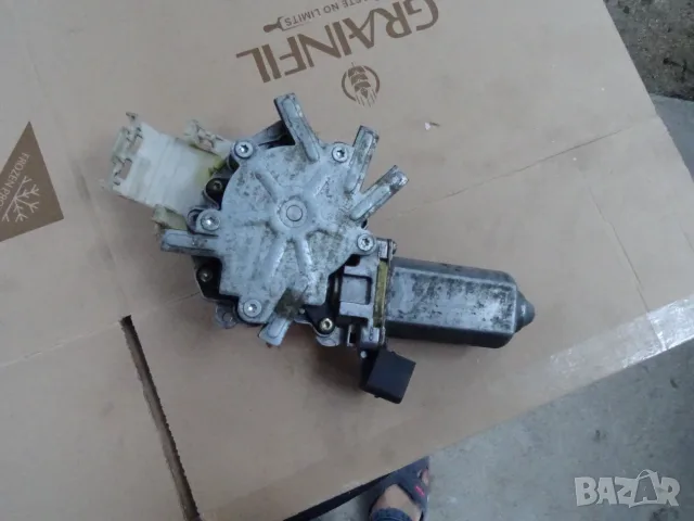Моторче стъклоповдигач задна врата Land Rover Freelander 1
