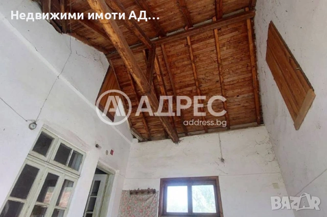 Едноетажна тухлена къща в кв.Сеячи, гр. Попово