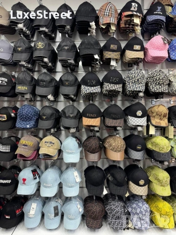 FENDI 🫟 DSQUARED2 🫟MIU MIU 🫟 LOEWE 🫟 ADIDAS 🫟 NIKE 🫟 JORDAN 🫟 VALENTINO 🫟 LOUIS VUITTON 🫟, снимка 3 - Шапки - 54138828