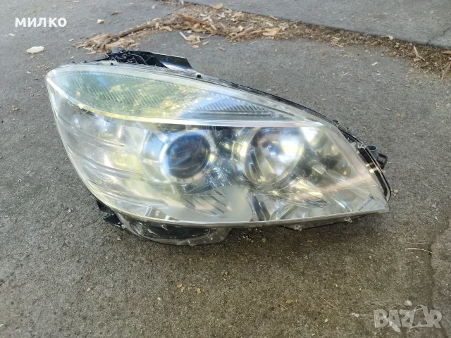 Фар десен за mercedes w204