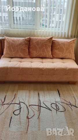 Продавам разтегателен диван с ракла