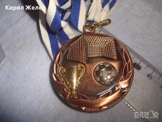 СТАР СПОРТЕН ФУТБОЛНА КУПА с ПОЗЛАТА МЕДАЛ с ЛЕНТА ДВУЦВЕТНА 30629 , снимка 5 - Антикварни и старинни предмети - 37971219
