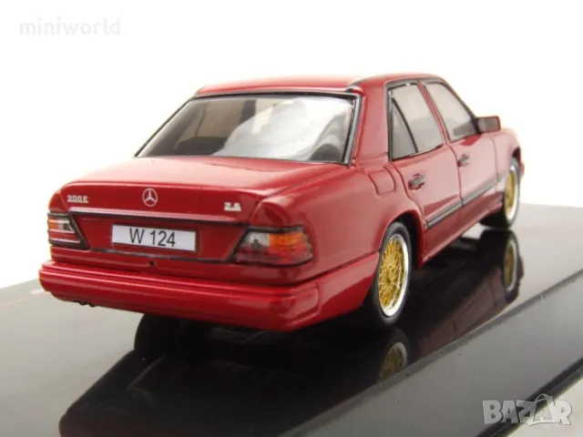Mercedes-Benz 300E W124 1984 - мащаб 1:43 на IXO models моделът е нов в PVC дисплей-кейс, снимка 2 - Колекции - 50011604
