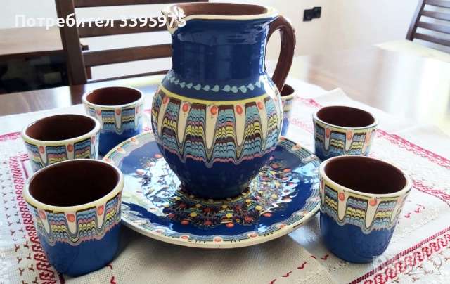 Ръчно бродирана покривка и керамичен сервиз