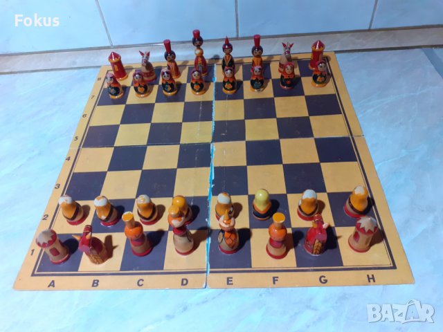 Руски дървен шах с ръчно изработени фигури матрьошки, снимка 1 - Антикварни и старинни предмети - 44263249