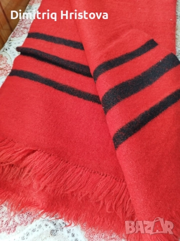 Топло , ръчно тъкано вълнено одеало