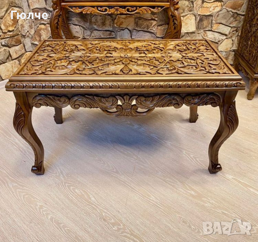 Барокова холна маса със дърворезба от орех 