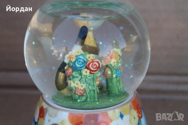 Немска стъклена топка/глобус с фигурка ''Goebel'', снимка 5 - Антикварни и старинни предмети - 51107862