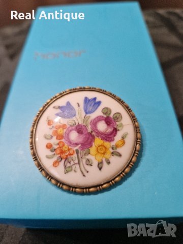 Чудесна много красива антикварна колекционерска белгийска порцеланова брошка , снимка 1