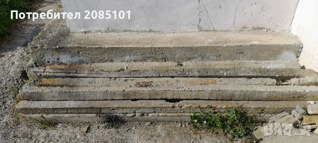 Циментови колове и камъни