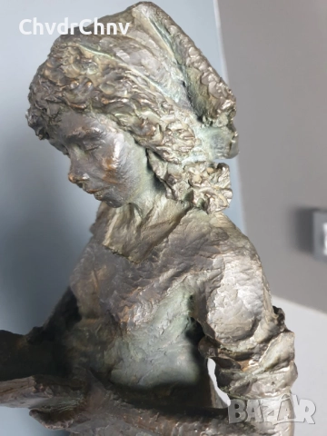 Josep Bofill статуетка резин 45см-6кг/испанска скулптура/фигура на четящо момиче с чанта и книга, снимка 8 - Статуетки - 52956849