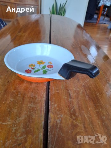 Стар емайлиран омлетен тиган,тиганче #5, снимка 4 - Други ценни предмети - 37075212