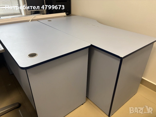 Две бюра и етажерка