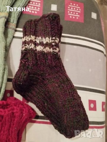 Ръчно плетени вълнени чорапи , снимка 9 - Дамски чорапи - 47840162