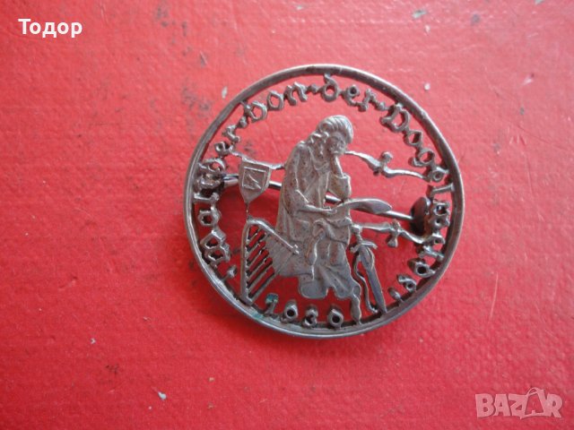 Ажурна сребърна брошка знак 1930, снимка 5 - Колиета, медальони, синджири - 40085082