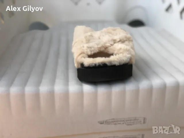 Дамски чехли Ugg в бежов цвят, снимка 3 - Чехли - 55791476