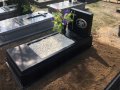 Нов гробищен паметник 80см Х80см Х180см, снимка 1 - Траурни и погребални услуги - 38110699