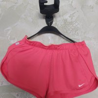 Тенис шорти nike, снимка 1 - Къси панталони и бермуди - 31742973