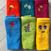 Комплект цветни бродирани хавлии, кърпи за баня, снимка 1 - Хавлиени кърпи - 44817178