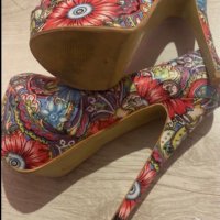 Дамски обувки модел Moschino на цветя , снимка 4 - Дамски ежедневни обувки - 36815735
