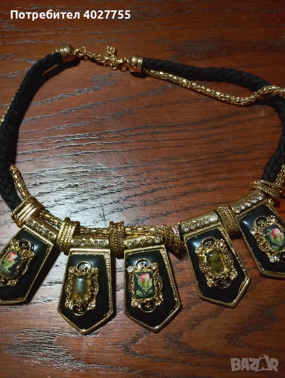 Колие с 3 ръчно ушити гоблени , снимка 1