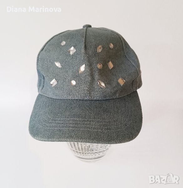 Шапка с козирка от дънков плат с декорация от бели камъчета, снимка 1
