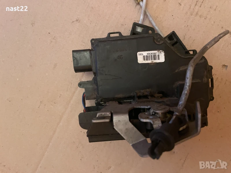 Задна лява брава Фолксваген Голф 4, снимка 1