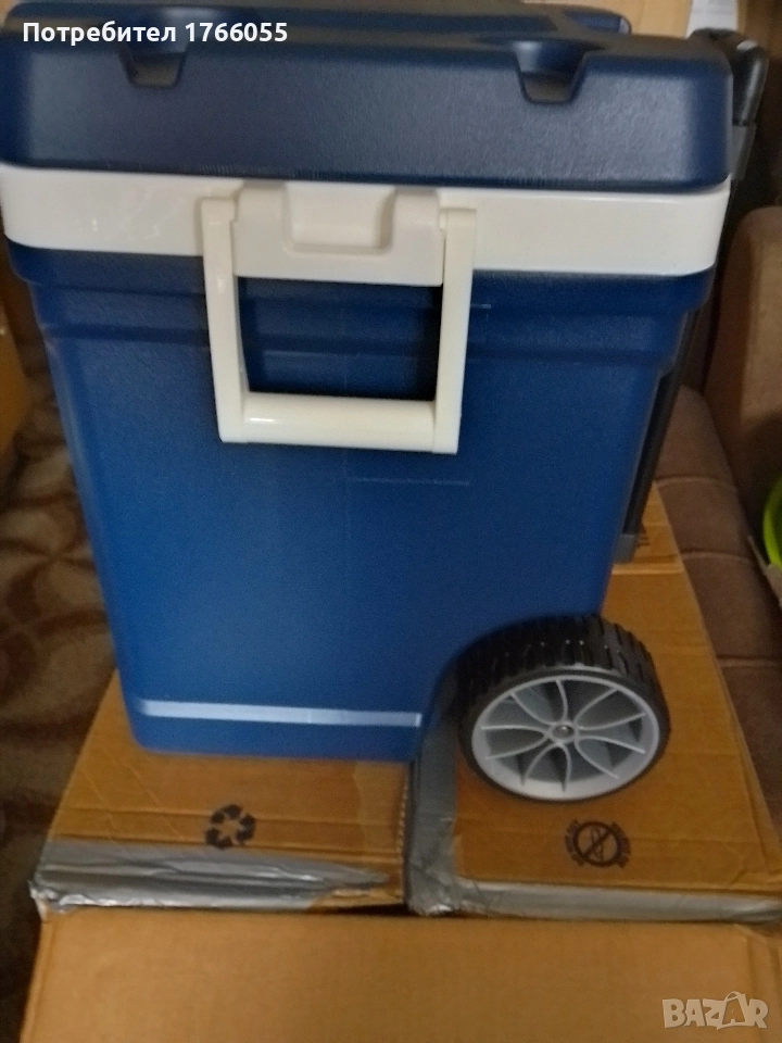 IGLOO Хладилна кутия MaxCold Latitude 62 Qt Roller Cooler, снимка 1