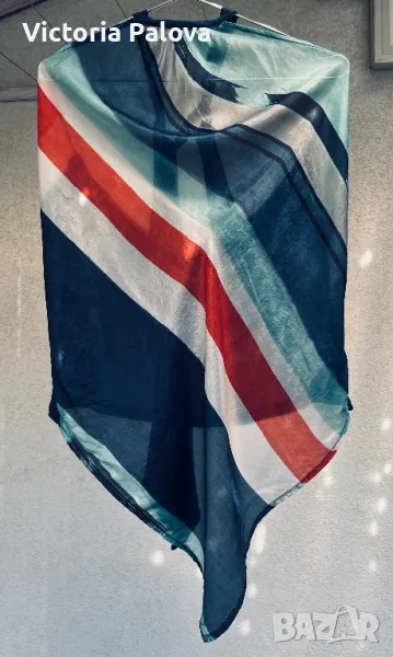 Интересен модел топ BENETTON коприна, вискоза, снимка 1