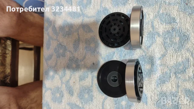 Продавам оригинални крачета от Marantz PM6007, снимка 2 - Ресийвъри, усилватели, смесителни пултове - 56394480