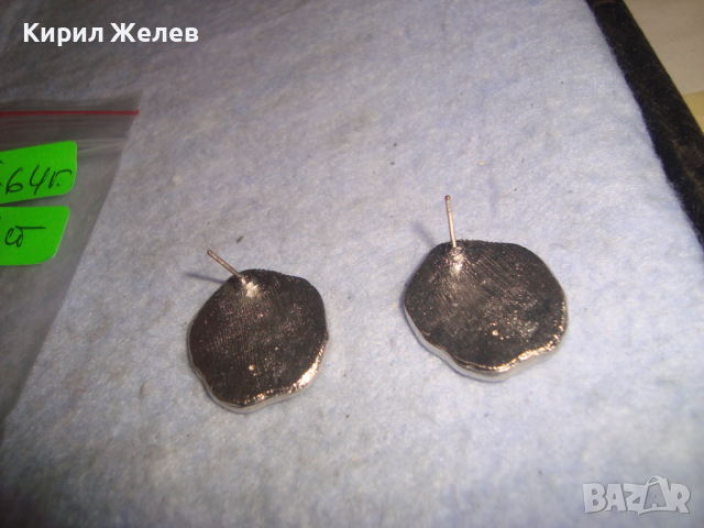 СРЕБРИСТИ ОБЕЦИ с ЕМАЙЛ ЛАК - ПОКРИТИЕ ВИНТИДЖ АРТ МОДЕЛ 20815, снимка 4 - Обеци - 36470650