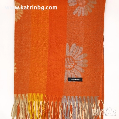 Стилен комплект шапка, шал и ръкавици за жена в сиво и оранжево Код на продукта:DAK-0034, снимка 2 - Подаръци за жени - 52201263