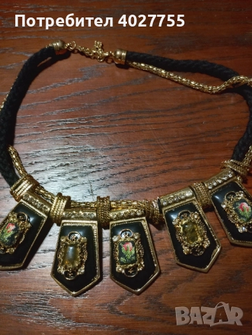 Колие с 3 ръчно ушити гоблени 