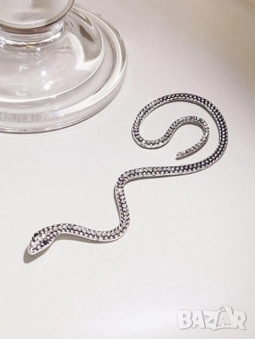 Удивително Красива Обеца за Ухо във Формата на Блестяща Змия в Сребрист Цвят КОД е262, снимка 3 - Обеци - 40724864