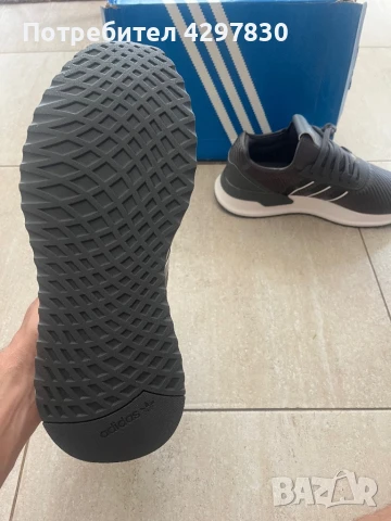 Нови обувки Adidas 44 номер , снимка 3 - Маратонки - 50616519