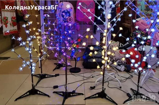 Декоративно Дръвче в Бяло и Топло Бял цвят Офис Декорация Коледа 2025