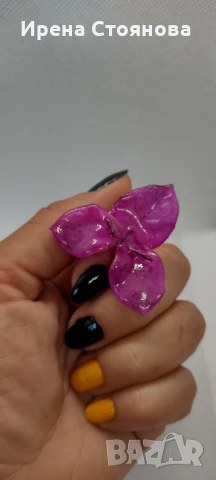 Регулируем пръстен с естествен цвят на бугенвилея. 