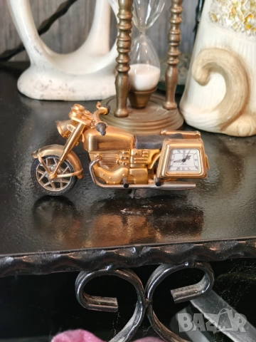 Страхотен месингов мотор часовник ръчна изработка , снимка 3 - Декорация за дома - 51457596