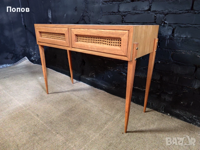 Конзолна маса