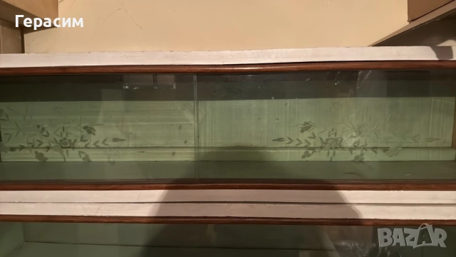Подарявам масивен шкаф с надстройка за чаши със стъкло и огледало от соца, снимка 10 - Бюфети - 53205856