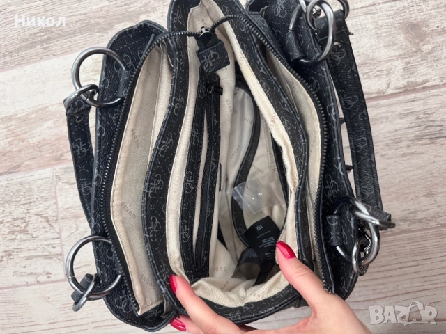 Дамска чанта Guess, снимка 4 - Чанти - 52583175