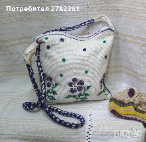 Малка чанта комбинация между ръчна бродерия и плетиво, снимка 1 - Чанти - 30922121