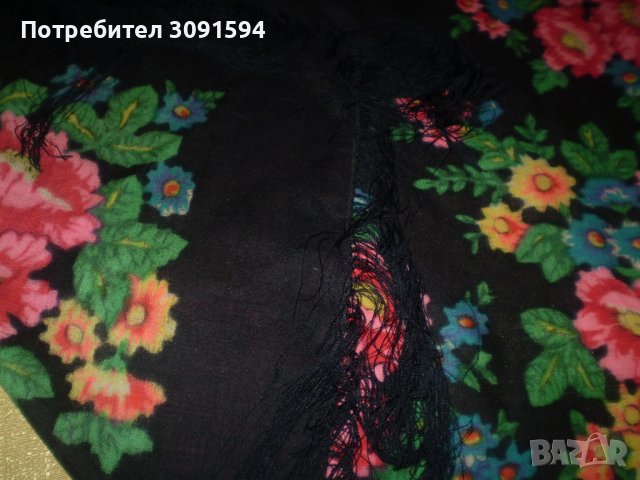 Винтидж Руски дамски голям квадратен черен шал на цветя, снимка 7 - Шалове - 37350177
