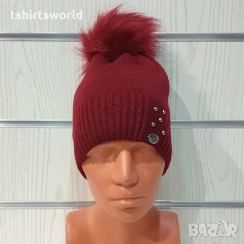 Нова зимна дамска шапка СилвърСтар с камъчета и помпон/пух в цвят бордо, снимка 1 - Шапки - 35501694